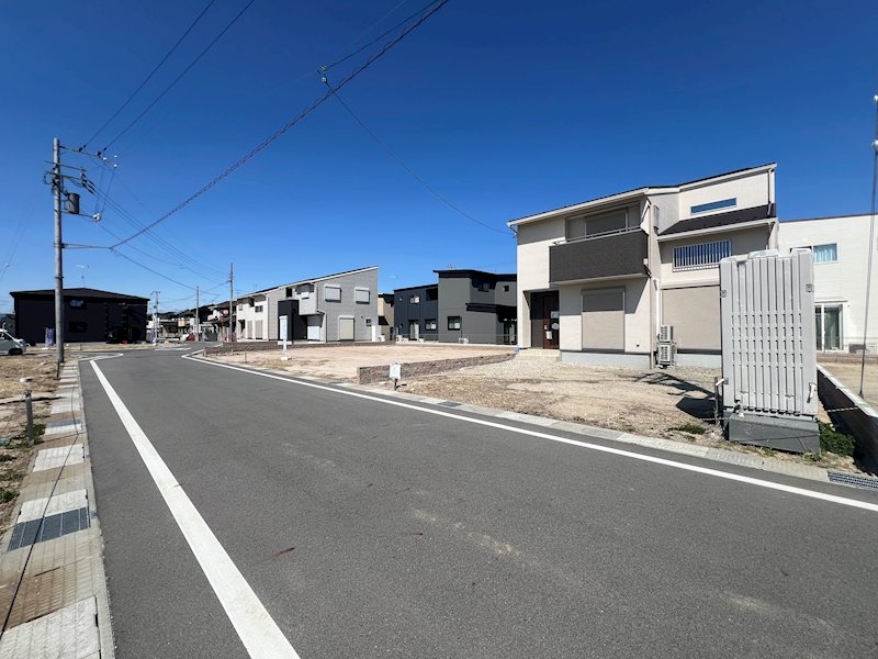 守山市小島町　新築戸建 現地写真（前面道路含む現地写真）