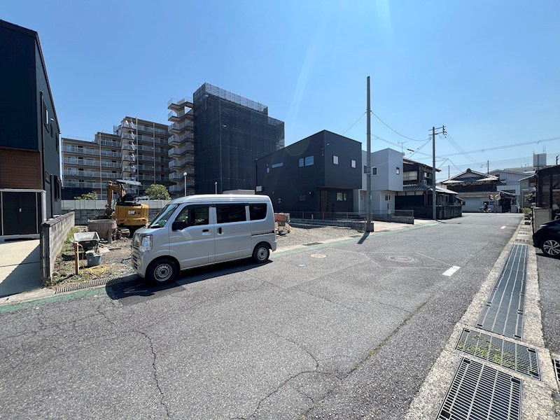 草津市草津町　新築戸建（全2棟） 現地写真（前面道路含む現地写真）