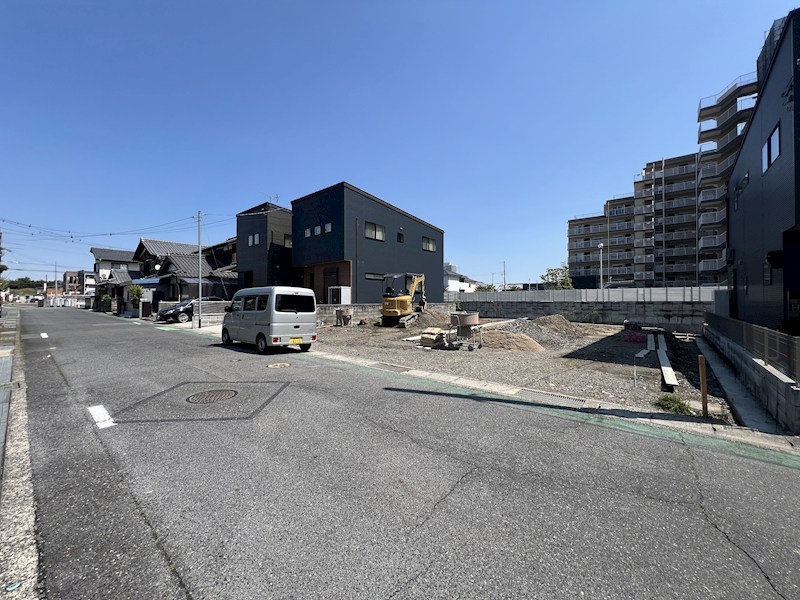 草津市草津町　新築戸建（全2棟） 現地写真（前面道路含む現地写真）
