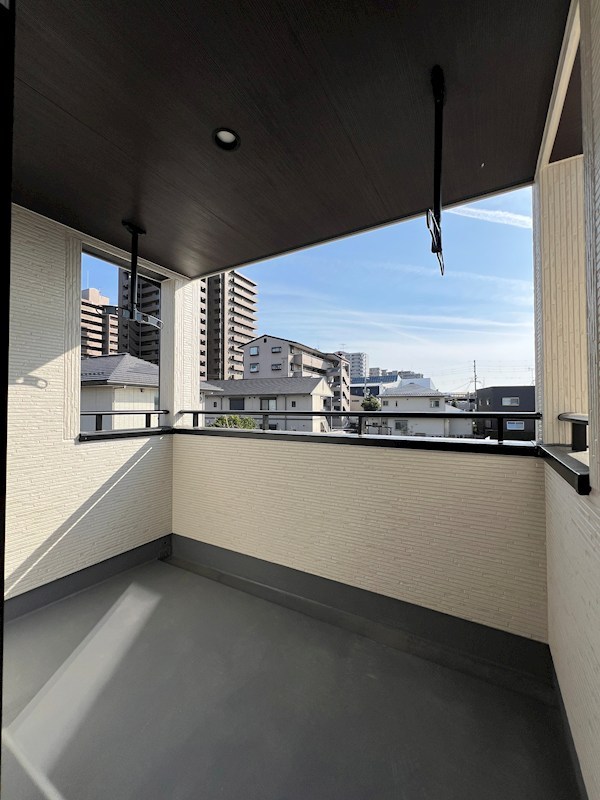 栗東市綣7丁目　新築戸建2号棟 現地写真（バルコニー）