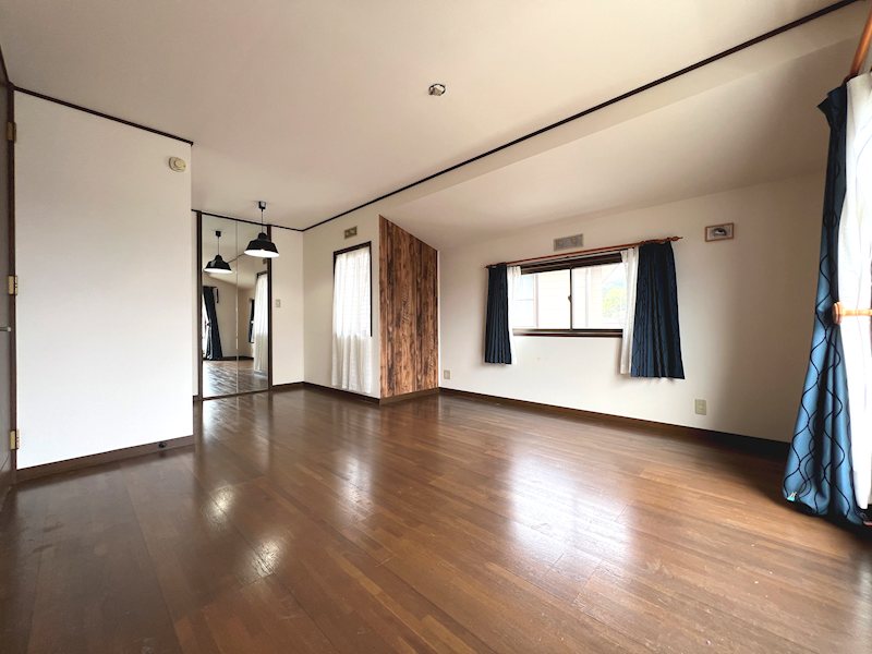 大津市陽明町　中古戸建 内観写真（リビング以外の居室）