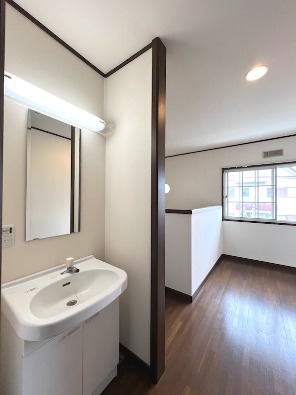 大津市陽明町　中古戸建 内観写真（洗面台・洗面所）