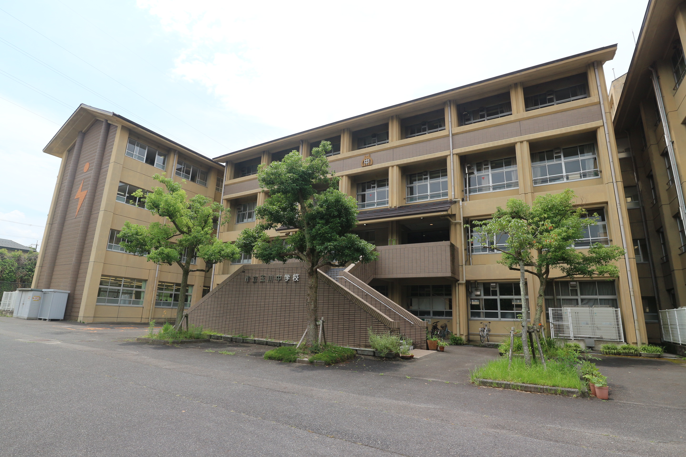 草津市野路東5丁目　建築条件なし土地 中学校