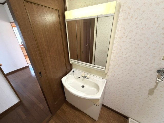 甲賀市甲南町希望ヶ丘本町5丁目　中古戸建 内観写真（洗面台・洗面所）
