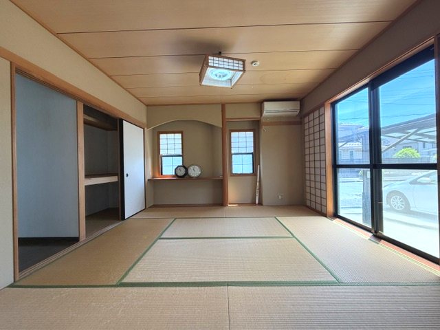 甲賀市甲南町希望ヶ丘本町5丁目　中古戸建 内観写真（リビング以外の居室）