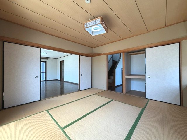 甲賀市甲南町希望ヶ丘本町5丁目　中古戸建 内観写真（リビング以外の居室）