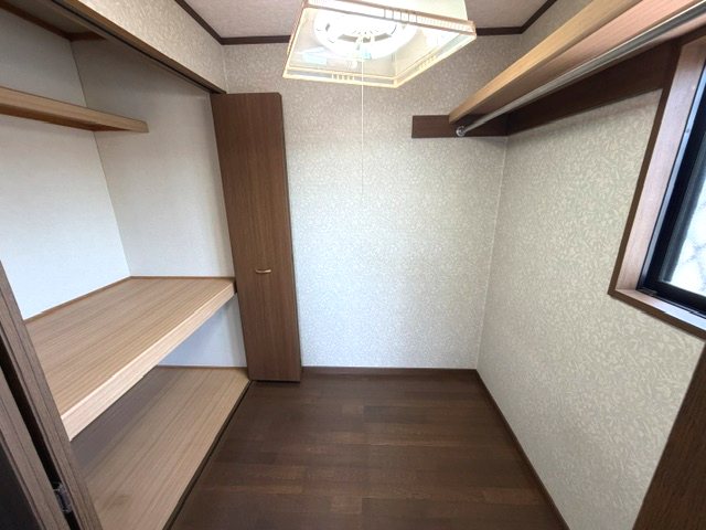 甲賀市甲南町希望ヶ丘本町5丁目　中古戸建 内観写真（収納）