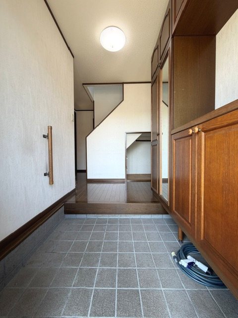 甲賀市甲南町希望ヶ丘本町5丁目　中古戸建 現地写真（玄関）