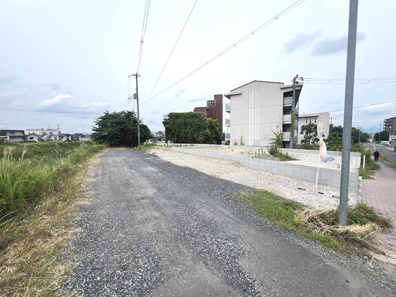 栗東市上鈎　建築条件なし土地（2区画） 現地写真（前面道路含む現地写真）
