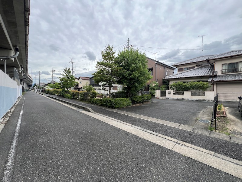 草津市西渋川１丁目　改装済中古戸建 現地写真（前面道路含む現地写真）