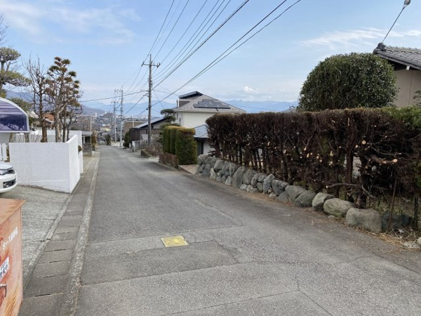 甲斐市龍地　土地 現地写真（前面道路含む現地写真）
