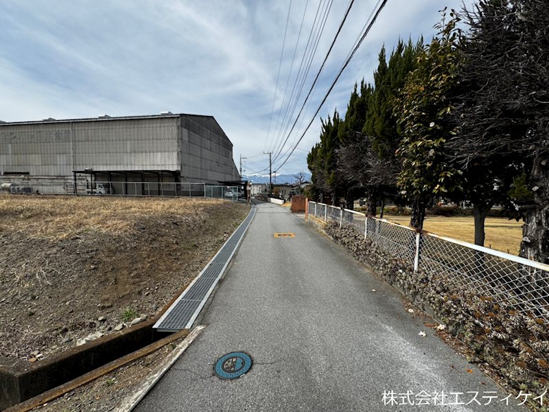 甲府市国玉町　土地 現地写真（前面道路含む現地写真）