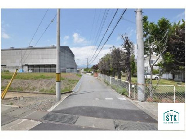 甲府市国玉町　土地 現地写真（前面道路含む現地写真）