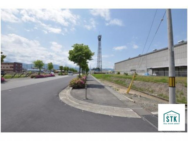 甲府市国玉町　土地 現地写真（前面道路含む現地写真）