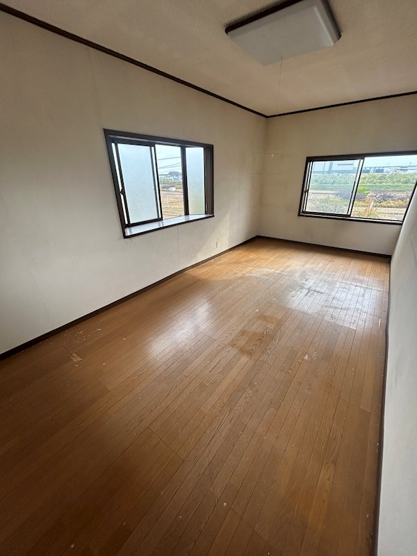 韮崎市龍岡町下條南割　中古 内観写真（リビング以外の居室）