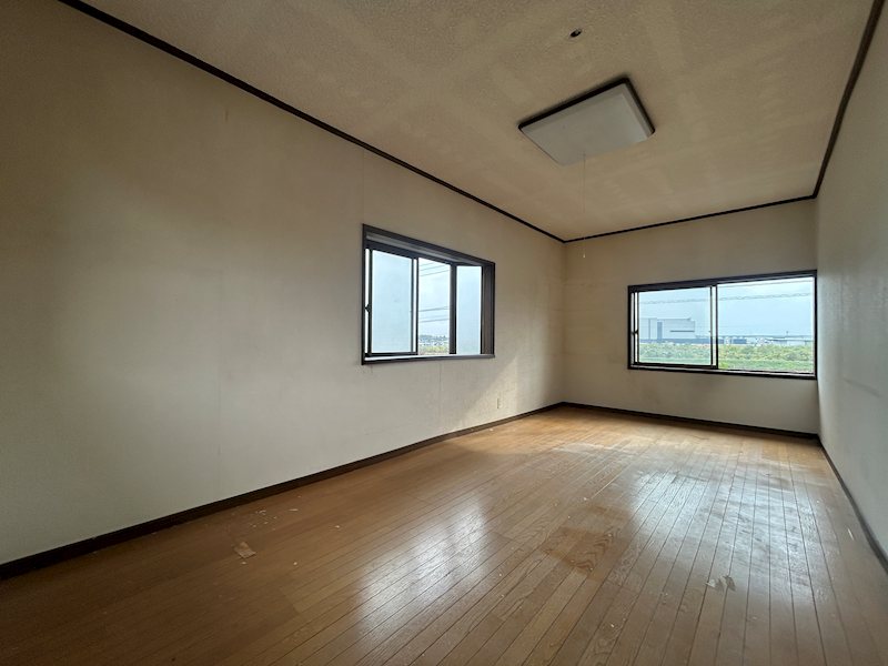 韮崎市龍岡町下條南割　中古 内観写真（リビング以外の居室）