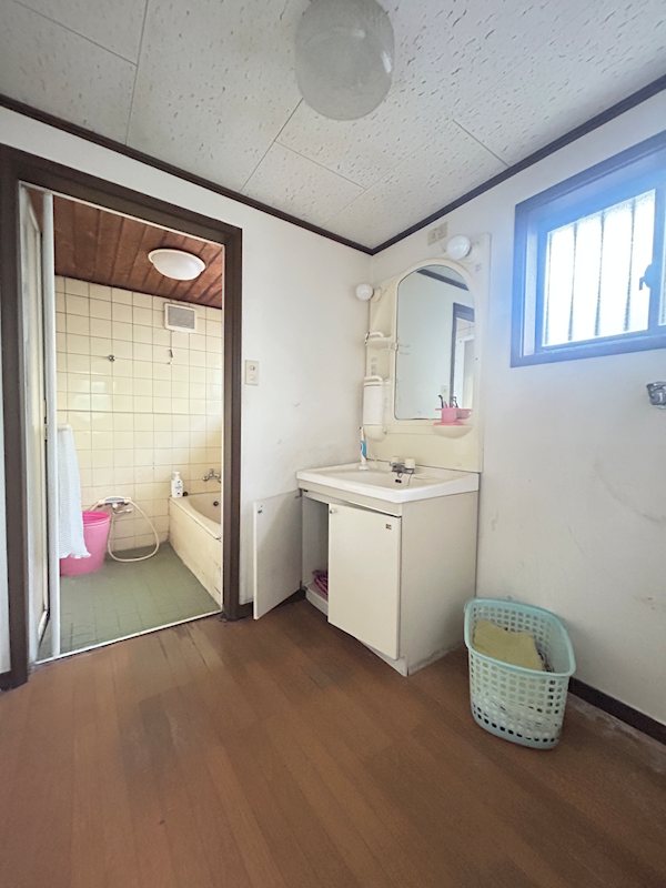韮崎市龍岡町下條南割　中古 内観写真（洗面台・洗面所）