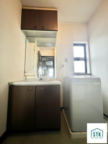 甲府市富竹一丁目　中古住宅 内観写真（洗面台・洗面所）