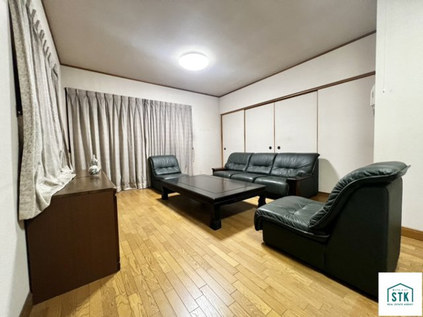 甲府市富竹一丁目　中古住宅 内観写真（リビング以外の居室）