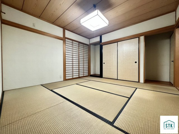甲府市富竹一丁目　中古住宅 内観写真（リビング以外の居室）