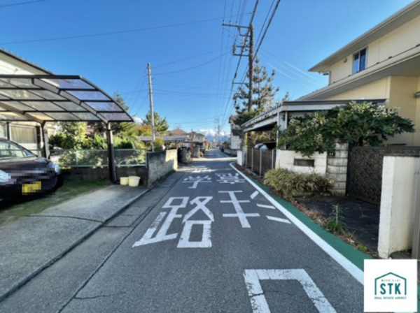 甲府市山宮町　中古 現地写真（前面道路含む現地写真）