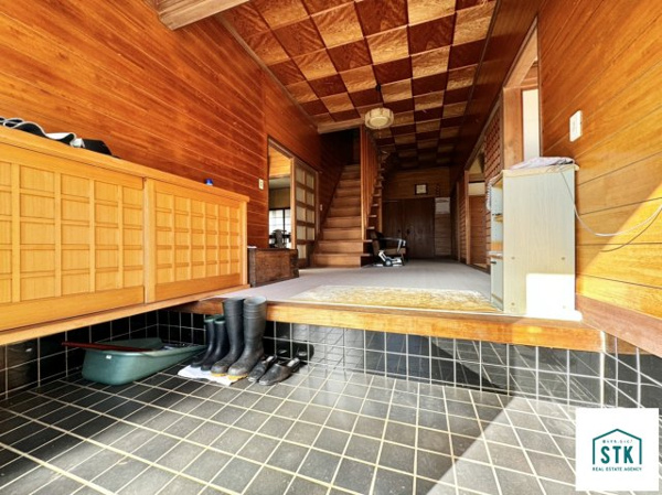 韮崎市穴山町　中古 現地写真（玄関）
