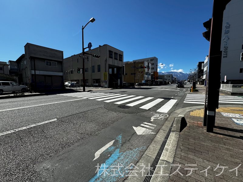 山梨県甲府市丸の内３丁目 現地写真（前面道路含む現地写真）