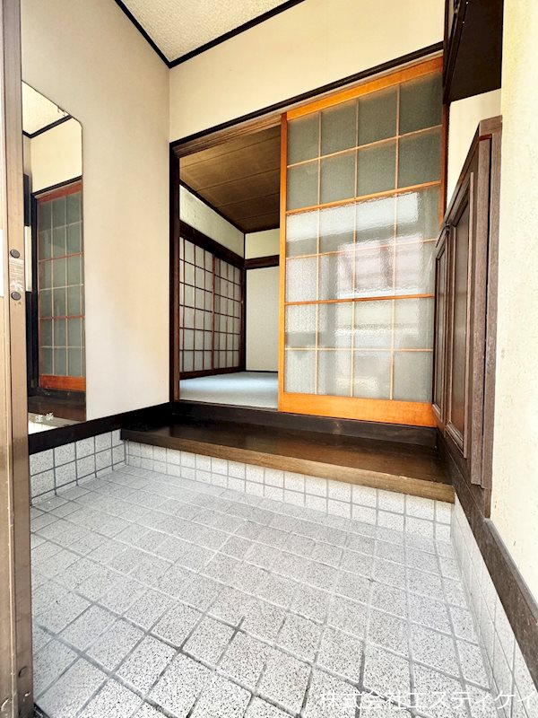 甲府市羽黒町　中古 現地写真（玄関）