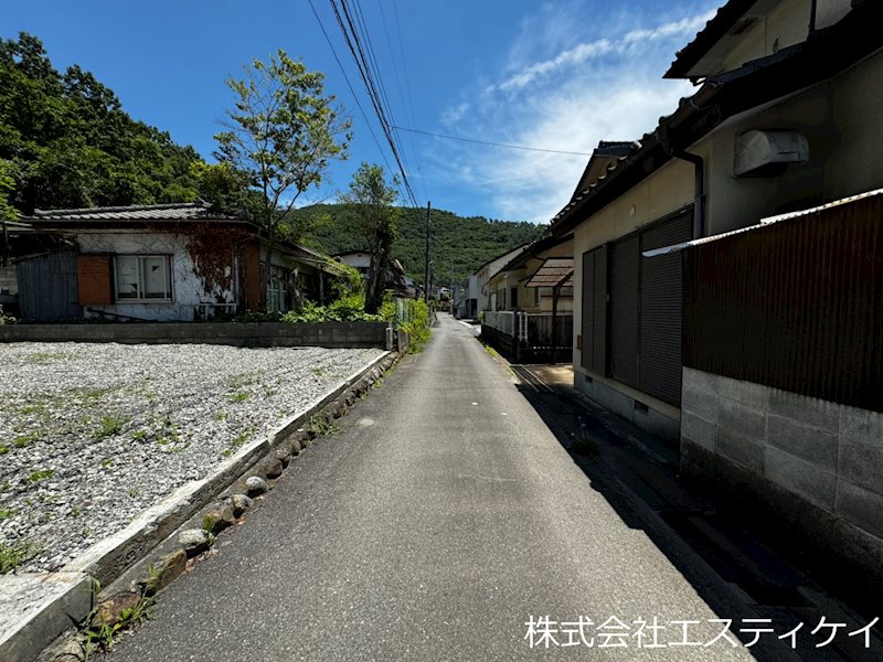 甲府市羽黒町　中古 現地写真（前面道路含む現地写真）