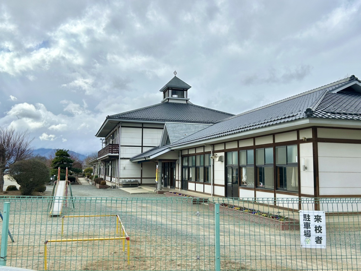 韮崎市穂坂町柳平　土地 小学校