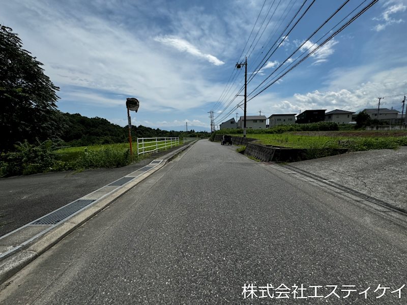 甲斐市団子新居　土地 現地写真（前面道路含む現地写真）