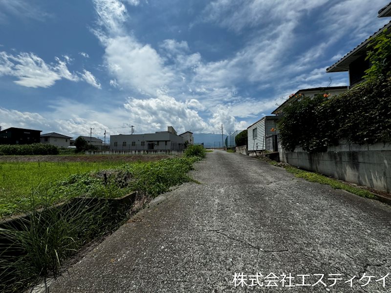 甲斐市団子新居　土地 現地写真（前面道路含む現地写真）