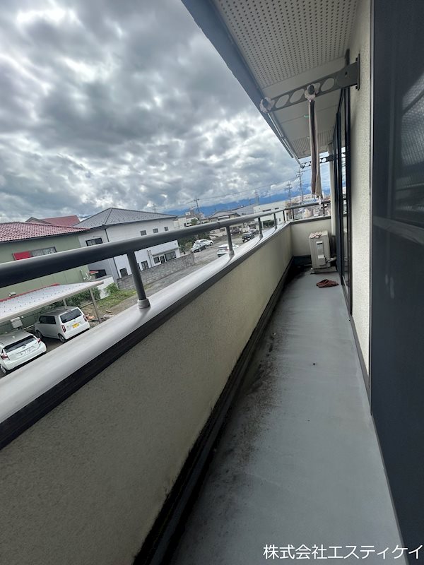 甲府市中小河原町　　中古 現地写真（バルコニー）