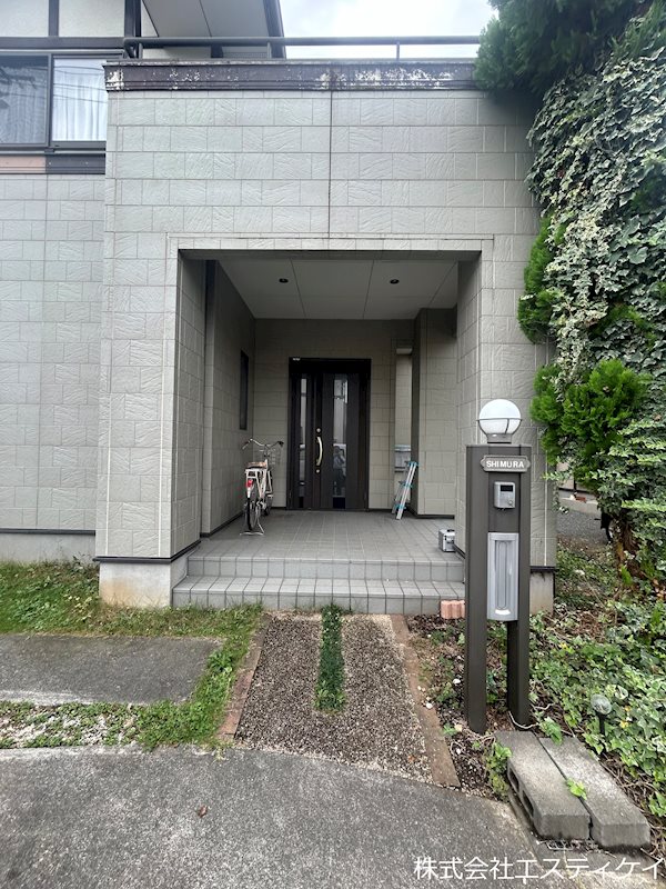 甲府市中小河原町　　中古 現地写真（玄関）
