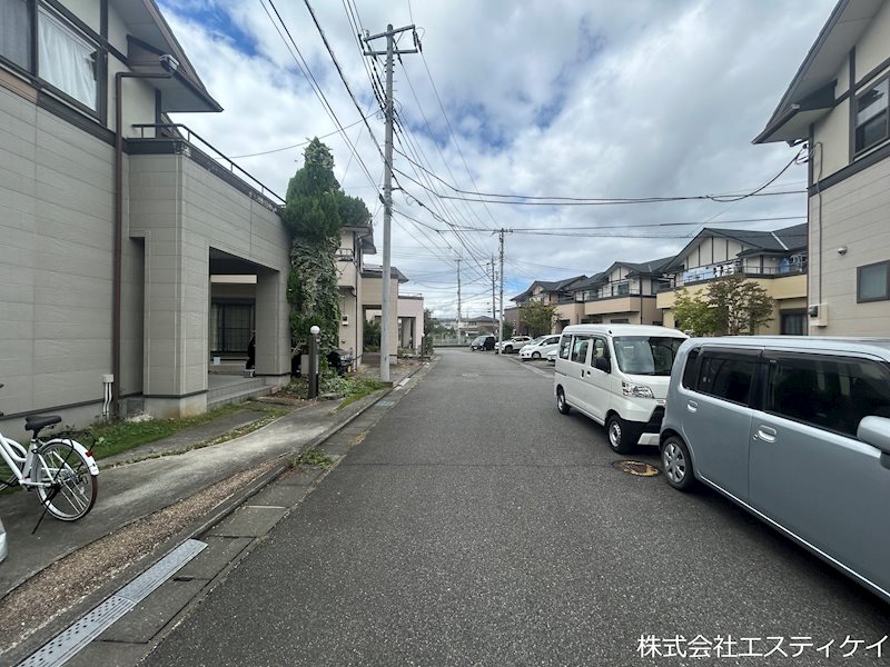 甲府市中小河原町　　中古 現地写真（前面道路含む現地写真）