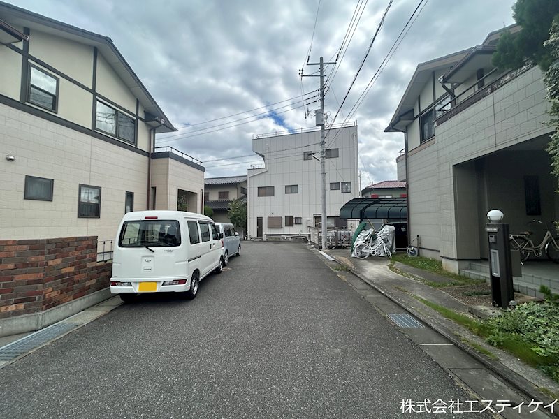 甲府市中小河原町　　中古 現地写真（前面道路含む現地写真）