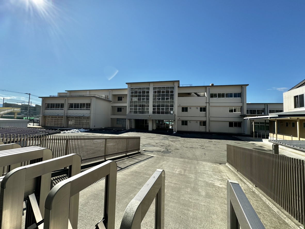山梨県甲府市大和町1-33 小学校