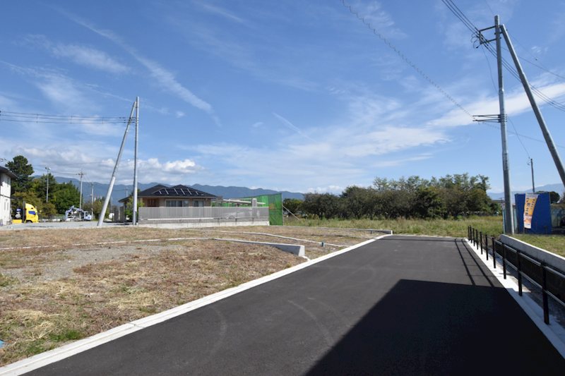 山梨県甲斐市西八幡 現地写真（前面道路含む現地写真）
