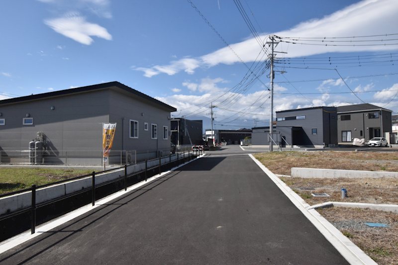 山梨県甲斐市西八幡 現地写真（前面道路含む現地写真）