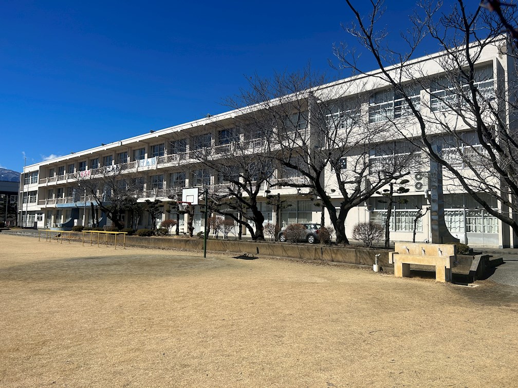 山梨県甲斐市西八幡 小学校