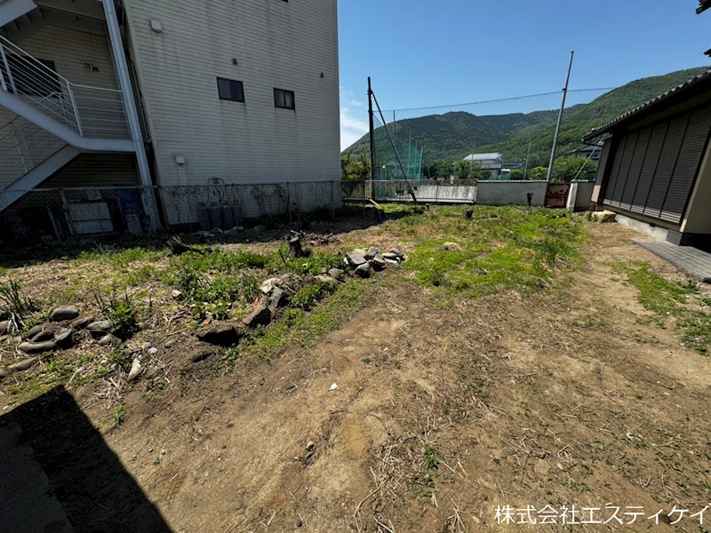 山梨県笛吹市春日居町熊野堂 現地写真（庭）