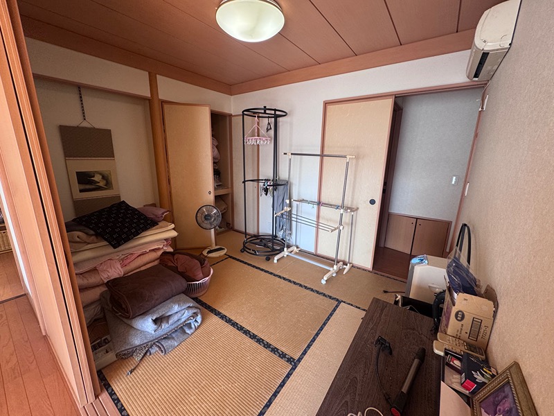 中央市西新居　中古 内観写真（リビング以外の居室）