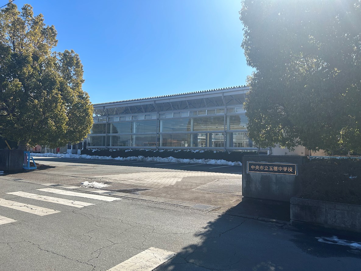 中央市西新居　中古 中学校