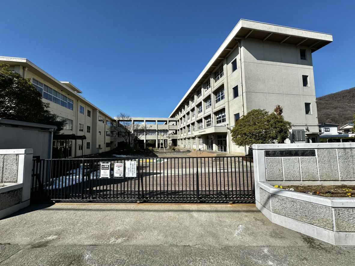 山梨県甲府市塩部４丁目２－１２ 中学校