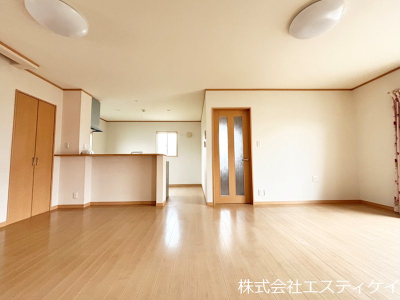 甲府市白井町　中古 内観写真（リビング）