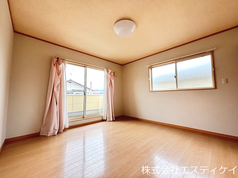 甲府市白井町　中古 内観写真（リビング以外の居室）
