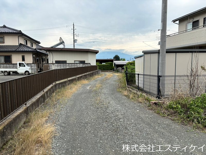 甲府市白井町　中古 現地写真（前面道路含む現地写真）