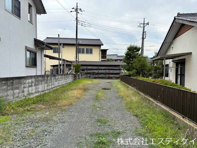 甲府市白井町　中古 現地写真（前面道路含む現地写真）