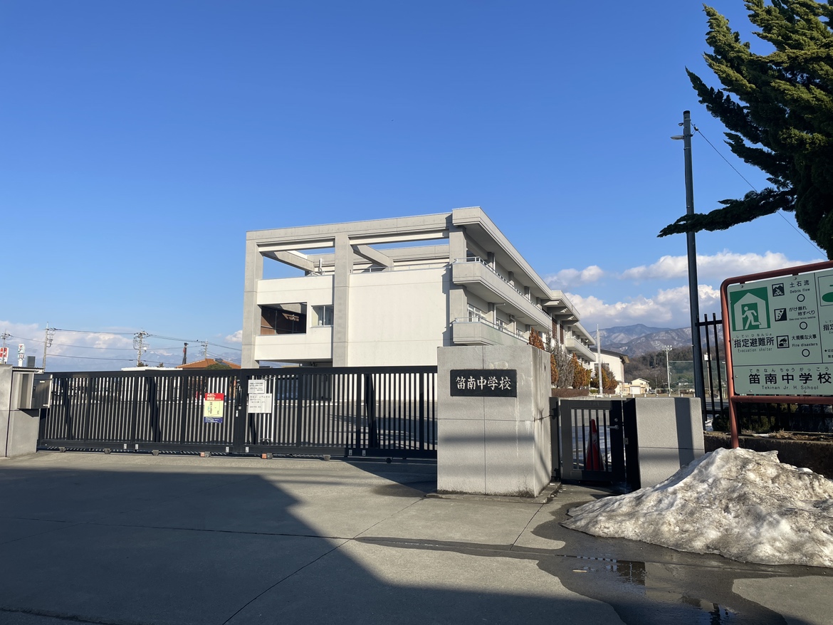 甲府市白井町　中古 中学校