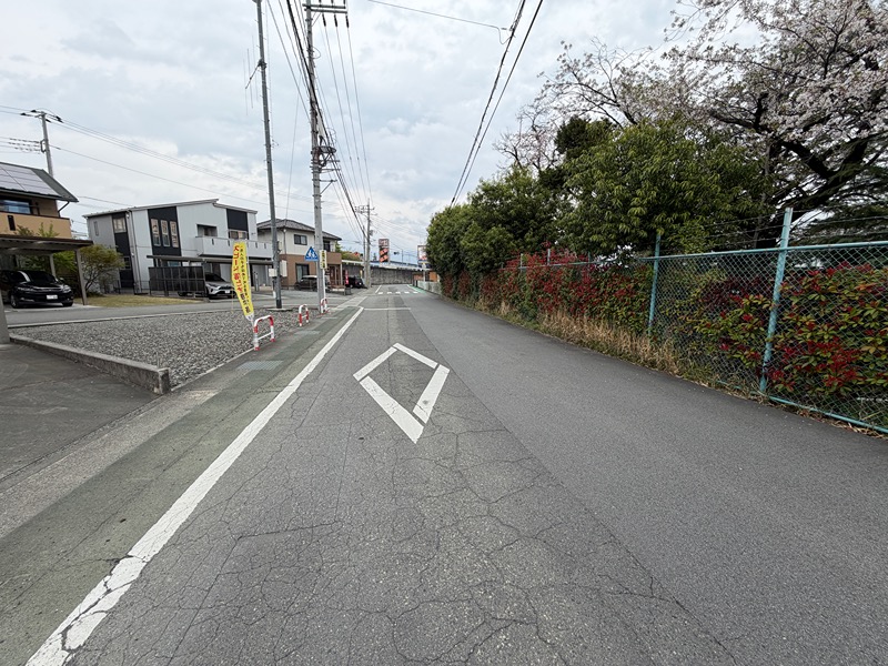 甲斐市西八幡　中古 現地写真（前面道路含む現地写真）